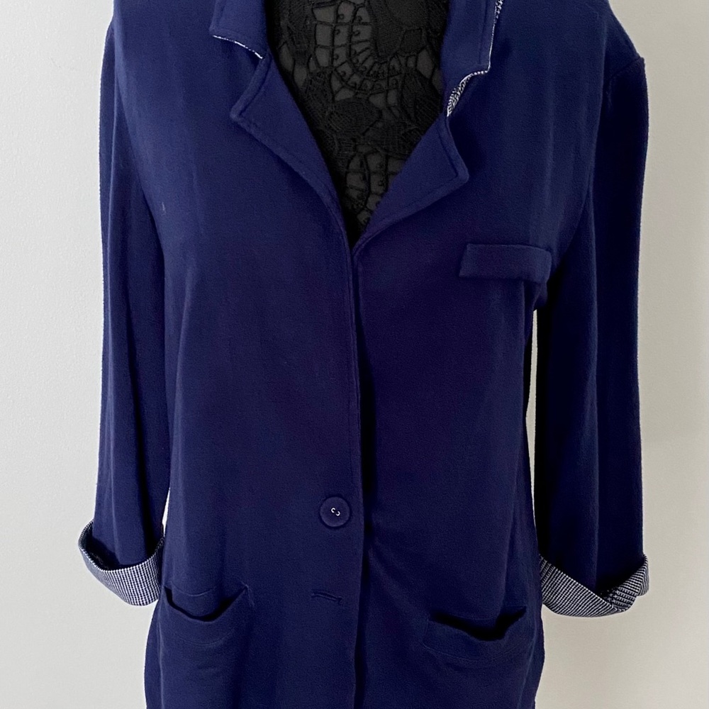 Tart navy blue blazer with blue white cuffs